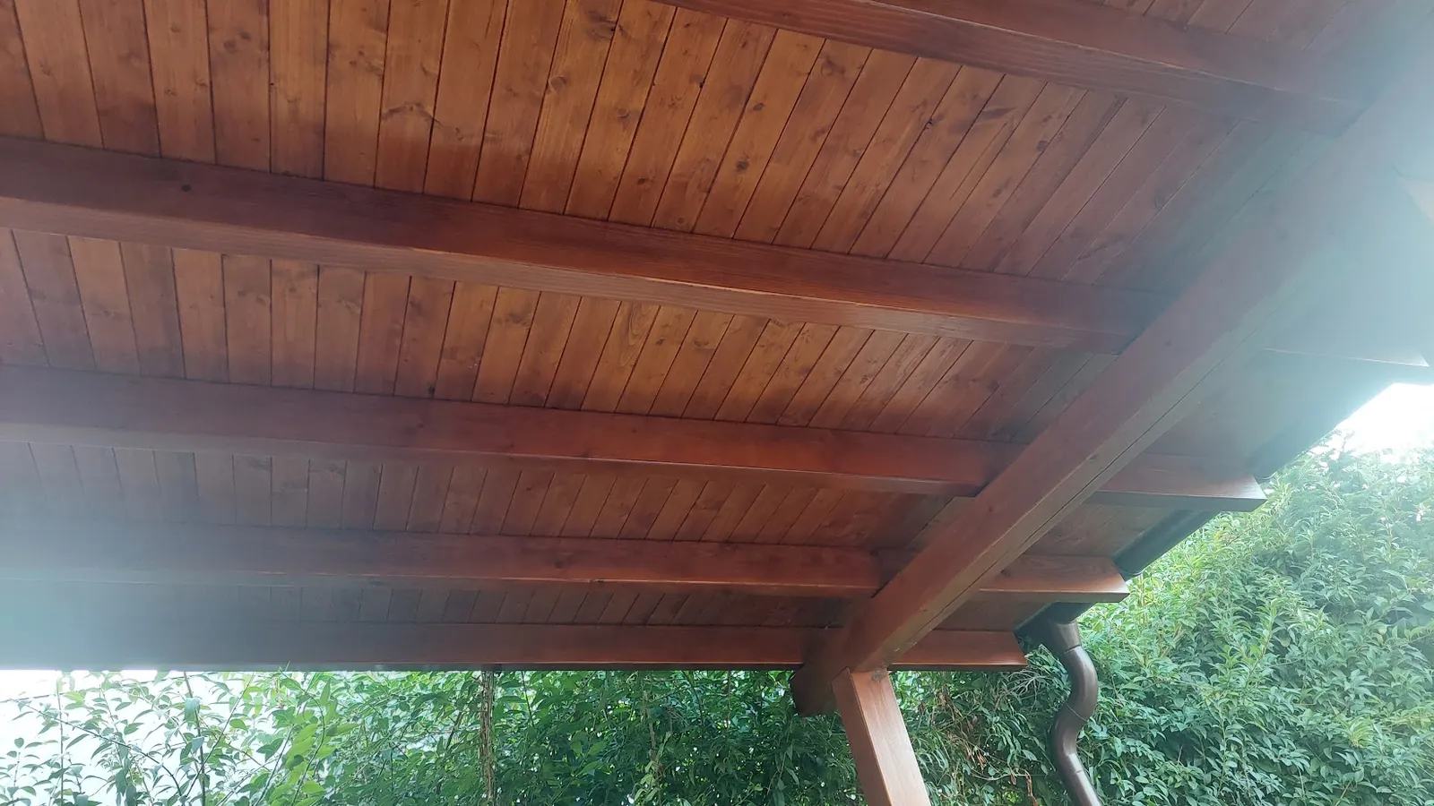 Drevený prístrešok – strešná konštrukcia